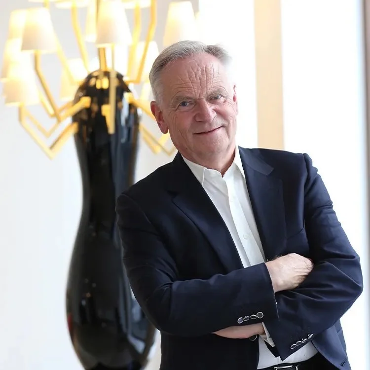 S*e様 【優秀！】動画ありTHE JEFF ARCHER Productivity Lessons From Author Jeffrey Archer. — Carl Pullein